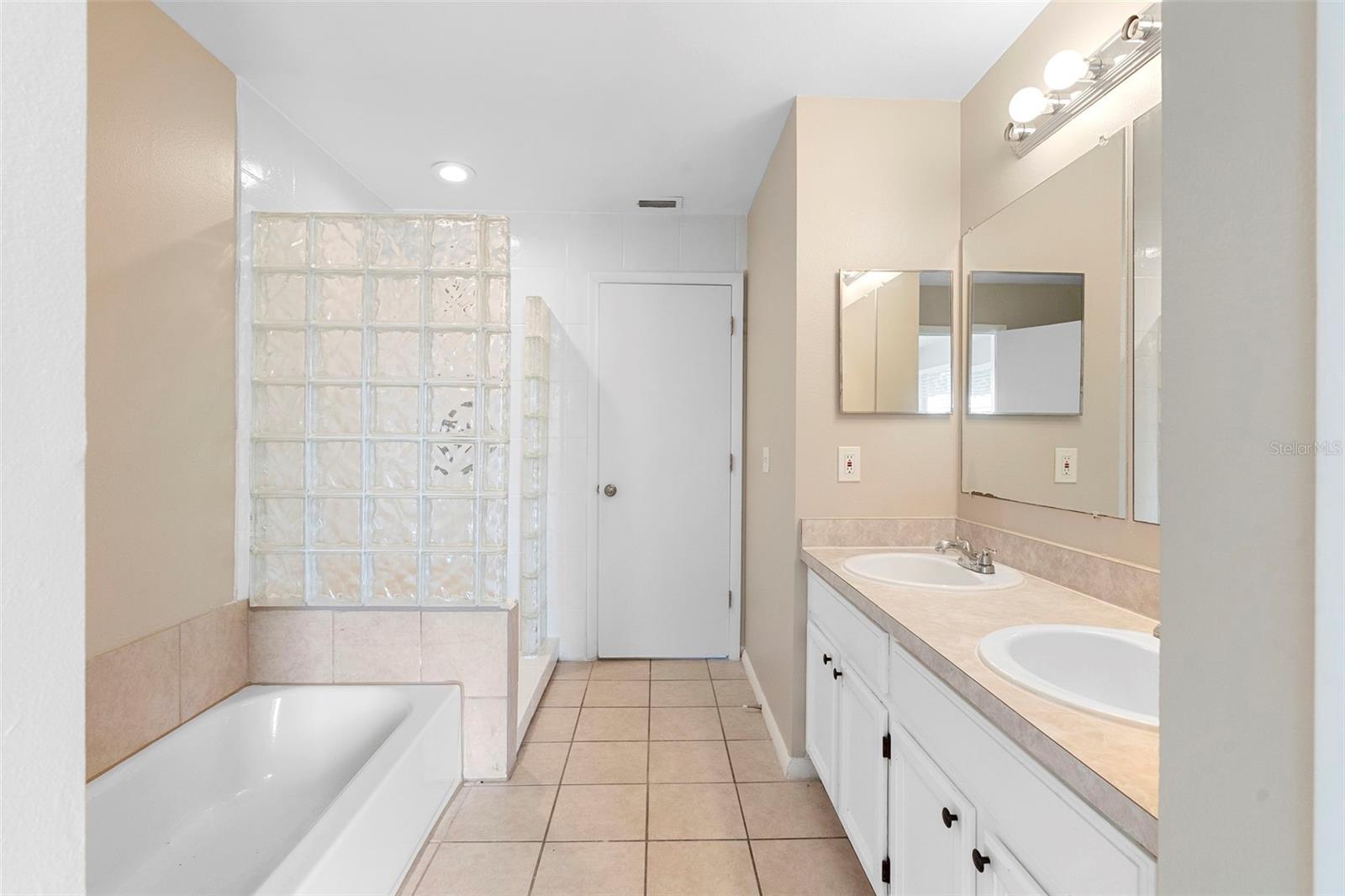 Image 34 of 63 For 2708 Smithfield Drive