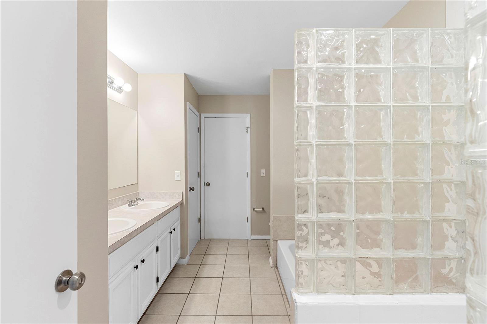 Image 36 of 63 For 2708 Smithfield Drive