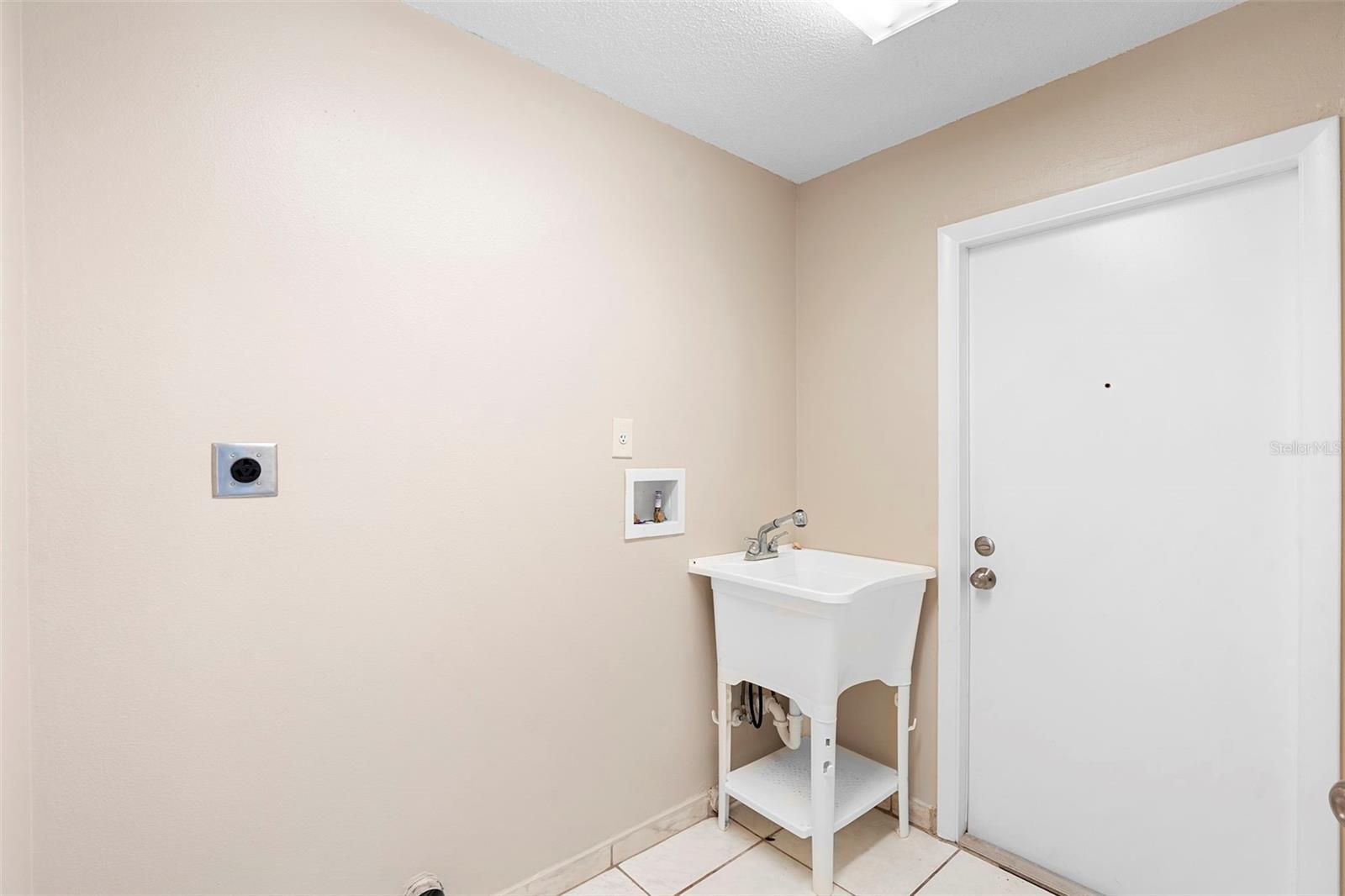 Image 39 of 63 For 2708 Smithfield Drive