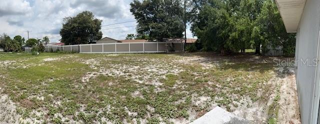 Listing photo id 13 for 2849 Courtland Boulevard