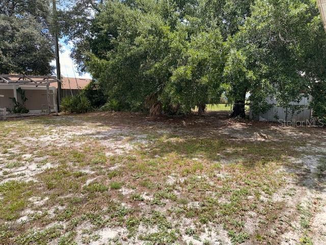 Listing photo id 14 for 2849 Courtland Boulevard