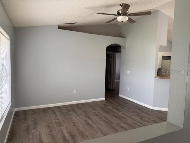 Listing photo id 0 for 2849 Courtland Boulevard