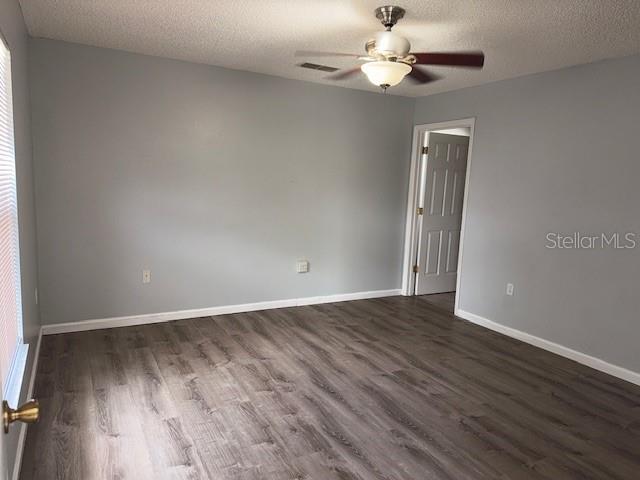 Listing photo id 2 for 2849 Courtland Boulevard