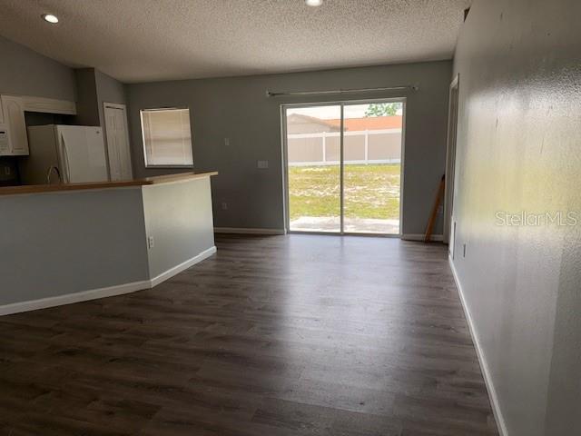 Listing photo id 3 for 2849 Courtland Boulevard
