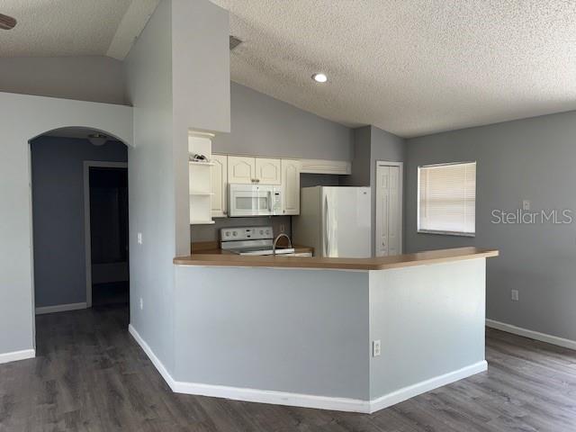 Listing photo id 4 for 2849 Courtland Boulevard