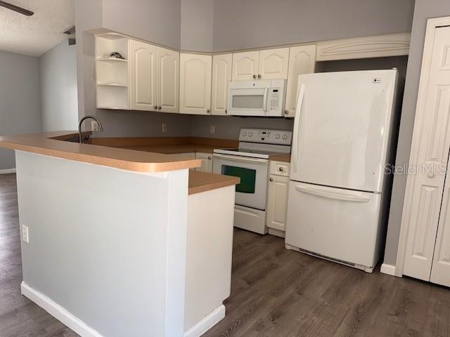 Listing photo id 5 for 2849 Courtland Boulevard