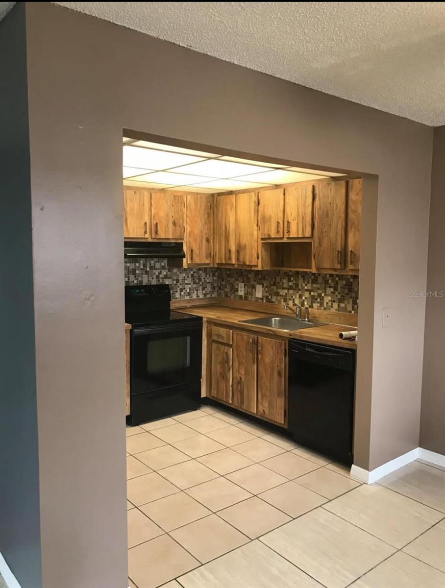 Image 8 of 20 For 2565 Oak Park Way 213