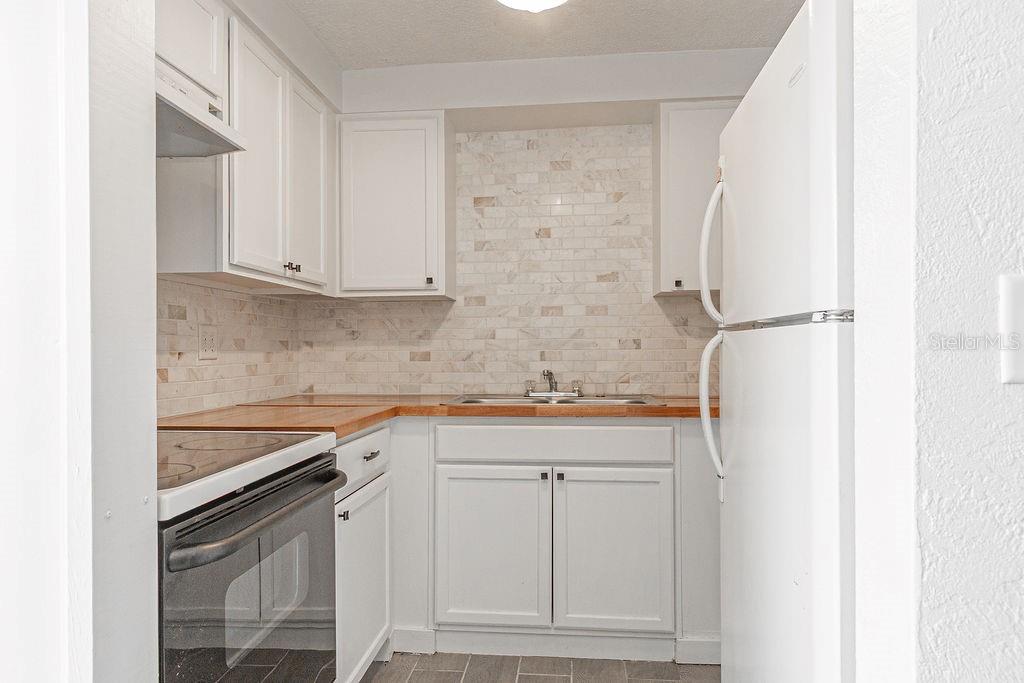 Image 7 of 14 For 1610 Palmetto Avenue 25