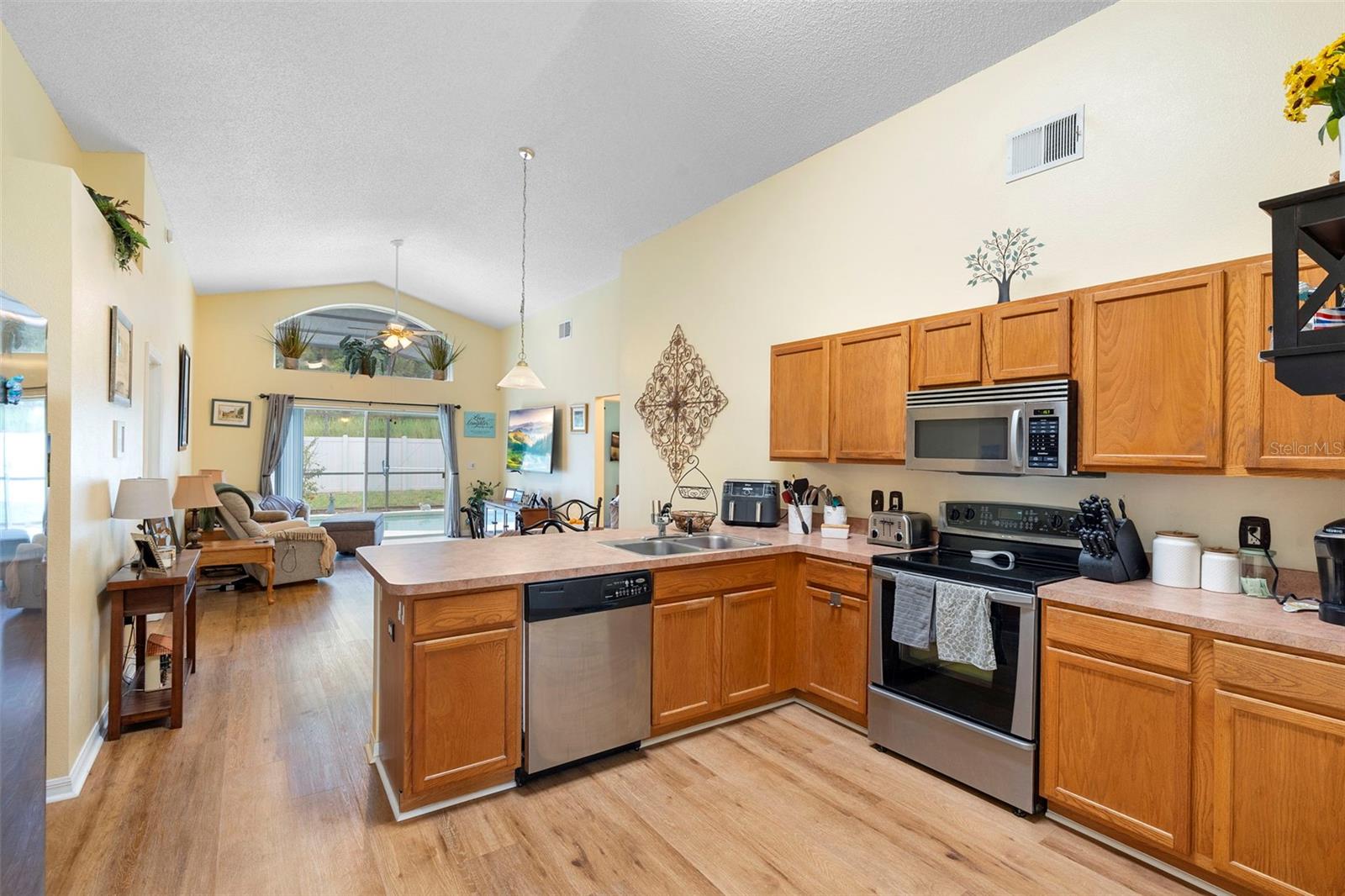 Image 10 of 30 For 824 Casterton Circle