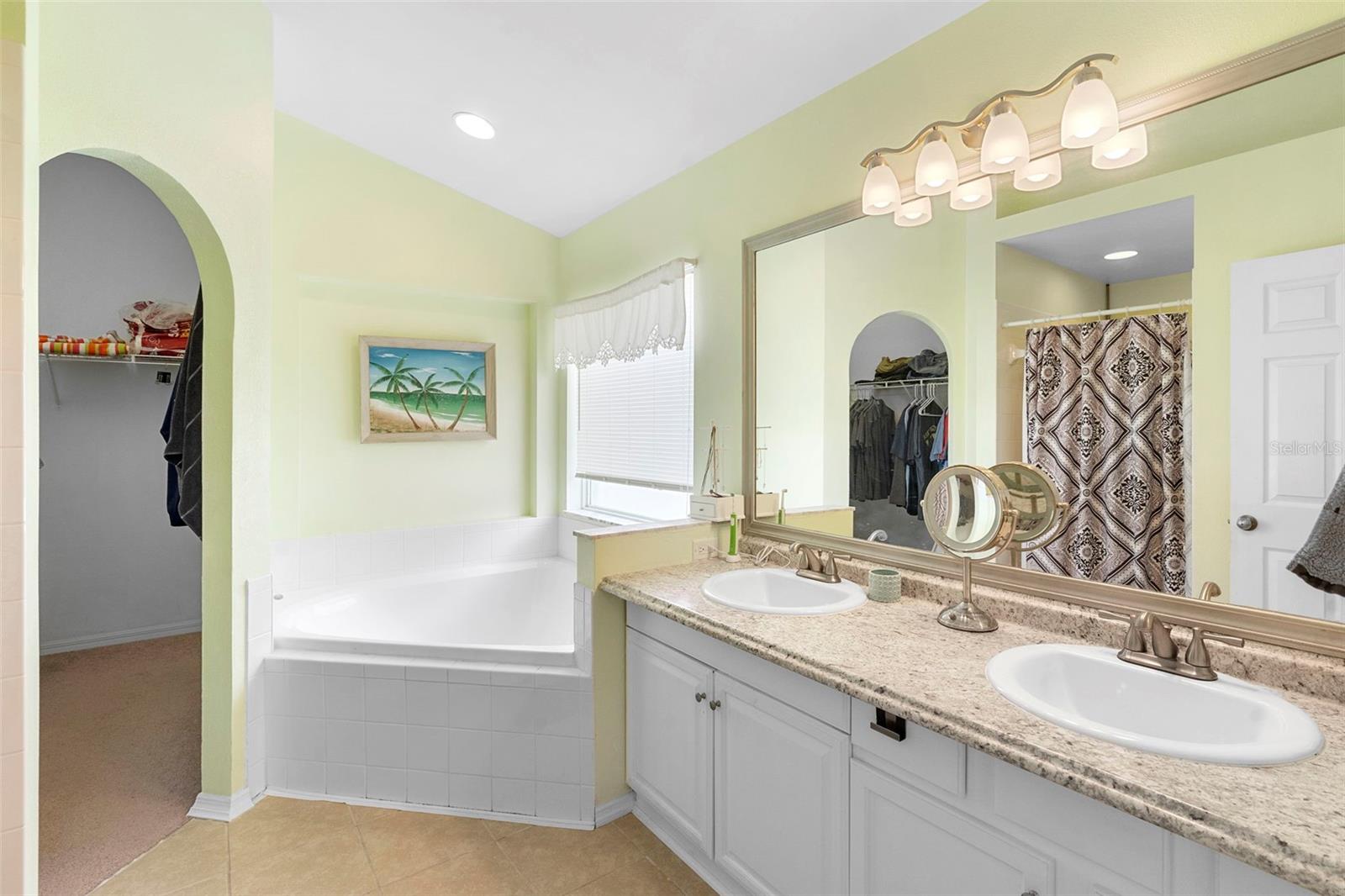 Image 13 of 30 For 824 Casterton Circle