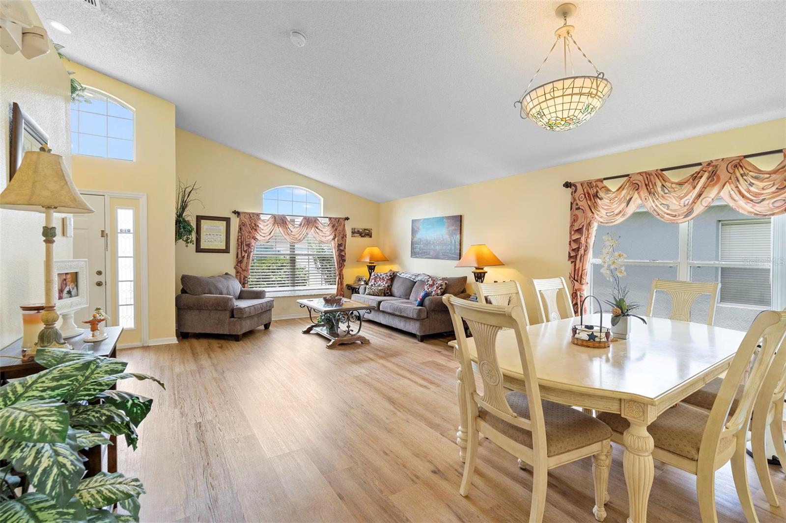 Image 6 of 30 For 824 Casterton Circle