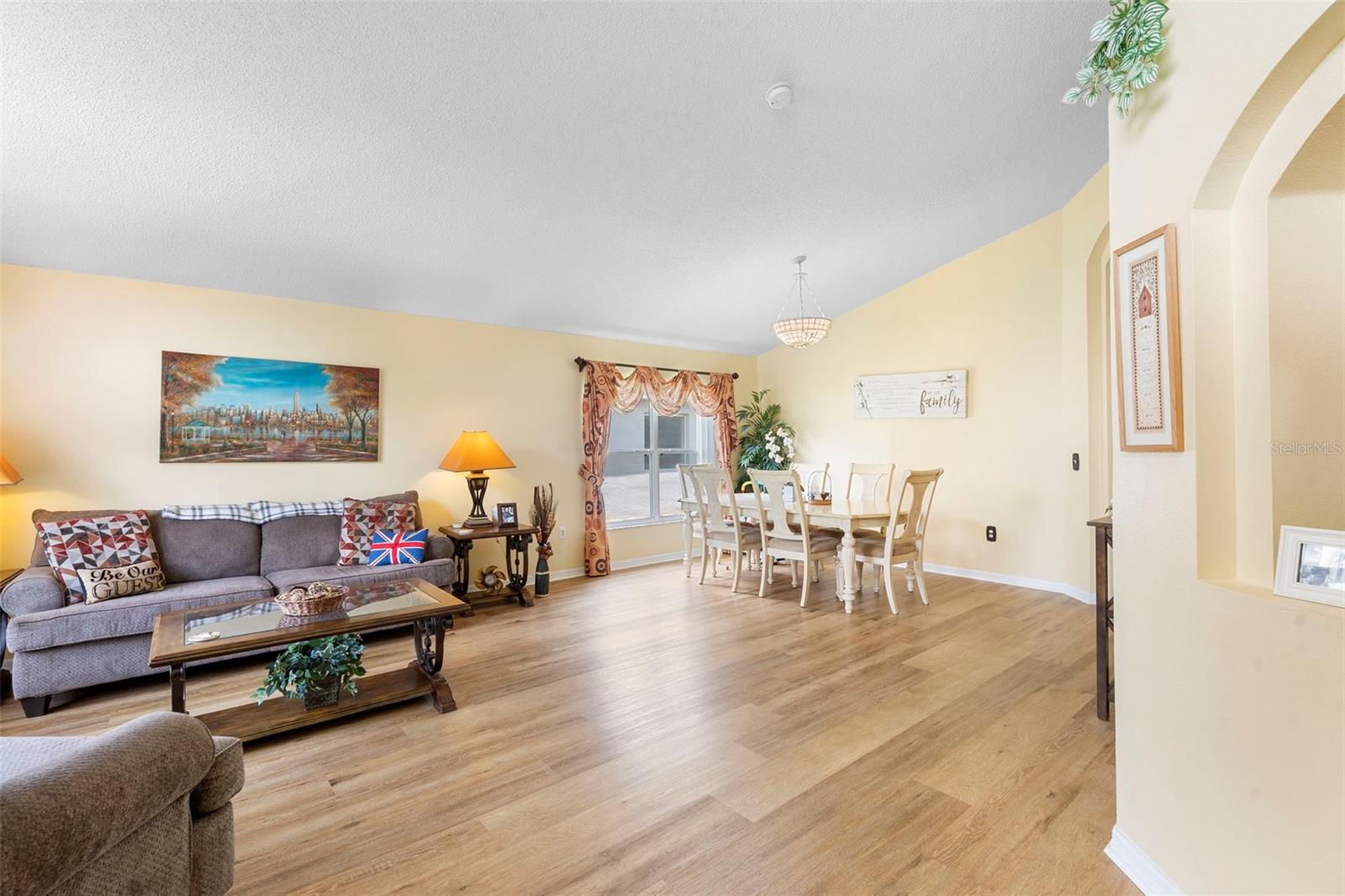Image 7 of 30 For 824 Casterton Circle