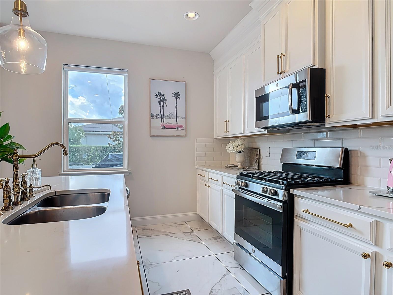 Image 13 of 66 For 1586 Chelsea Manor