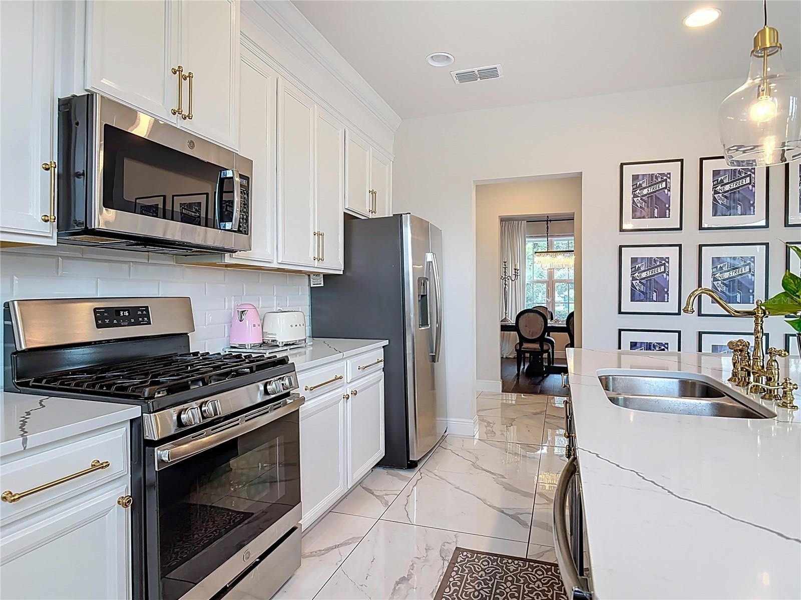 Image 16 of 66 For 1586 Chelsea Manor