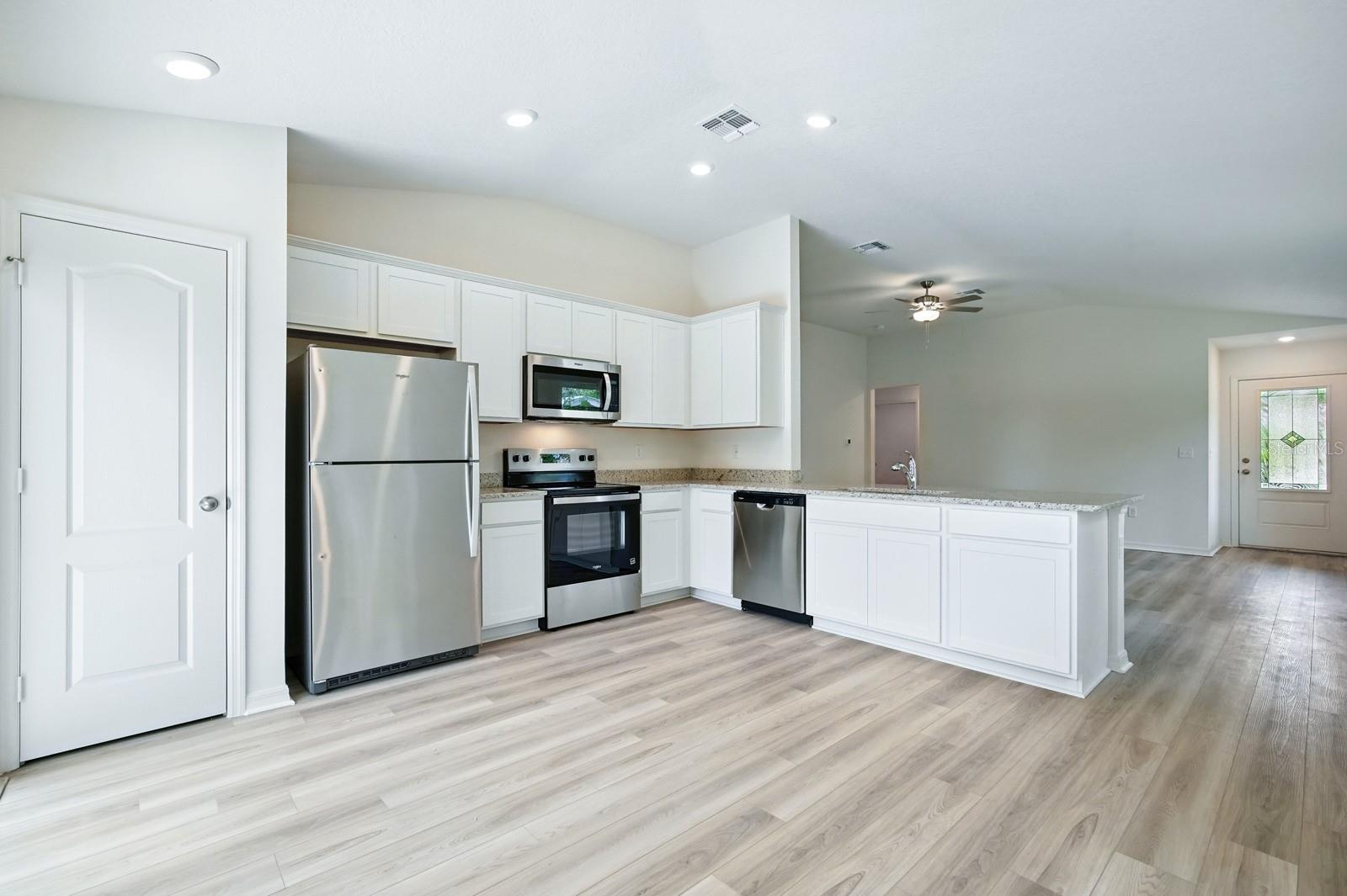 Image 12 of 25 For 1161 Kenway Avenue