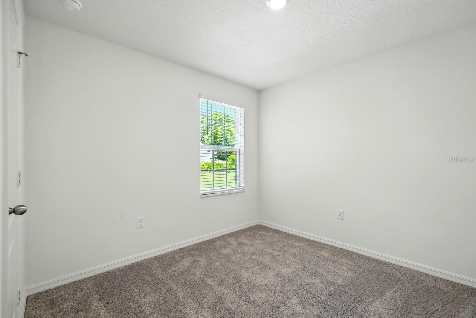 Image 19 of 25 For 1161 Kenway Avenue