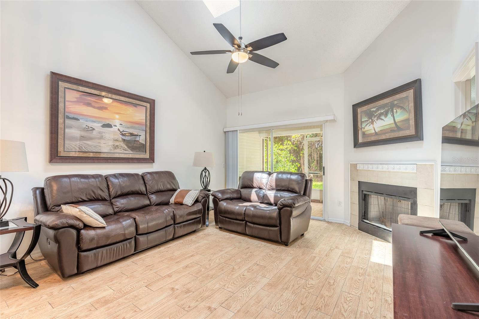 Image 16 of 44 For 961 Lakewood Terrace C