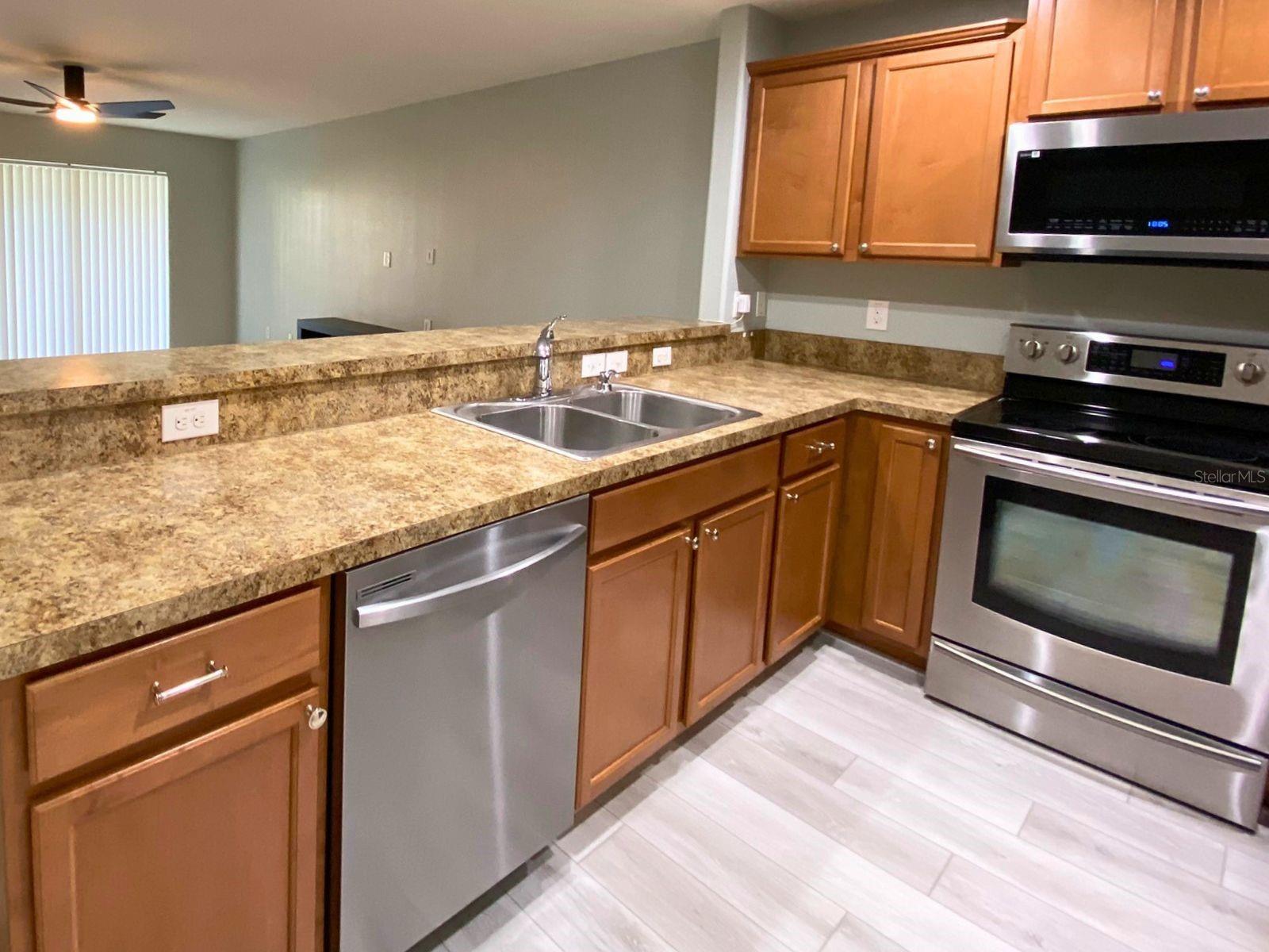 Image 5 of 23 For 405 Carina Circle