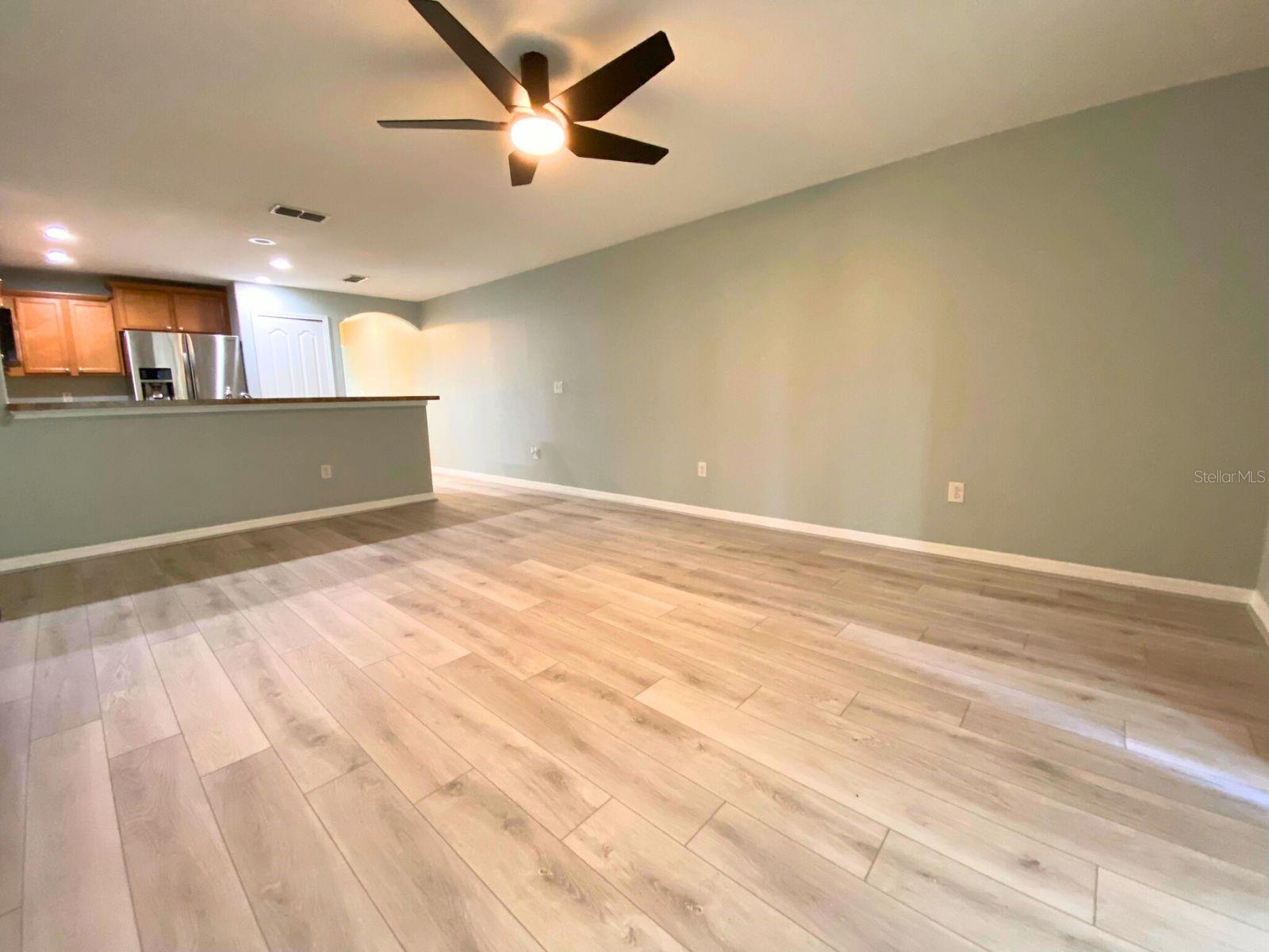 Image 6 of 23 For 405 Carina Circle