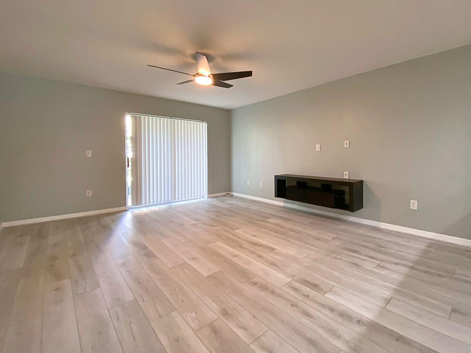 Image 7 of 23 For 405 Carina Circle