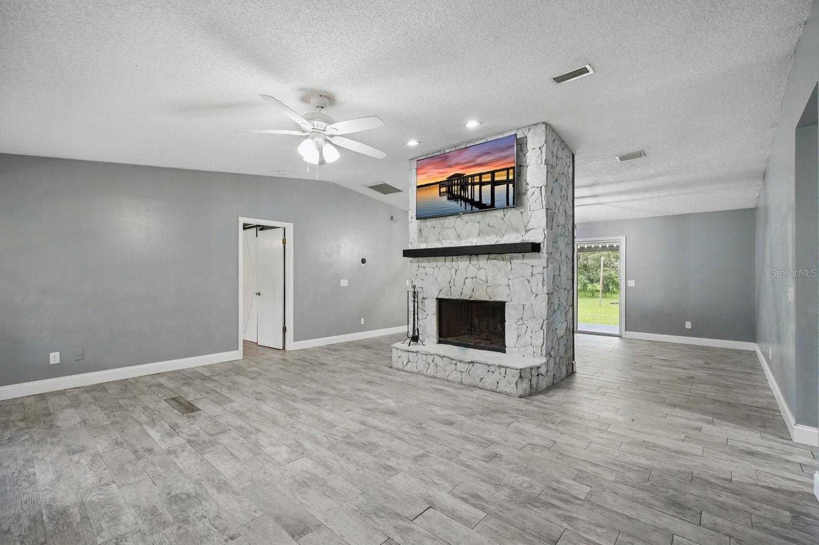 Image 4 of 47 For 2950 Ragis Road