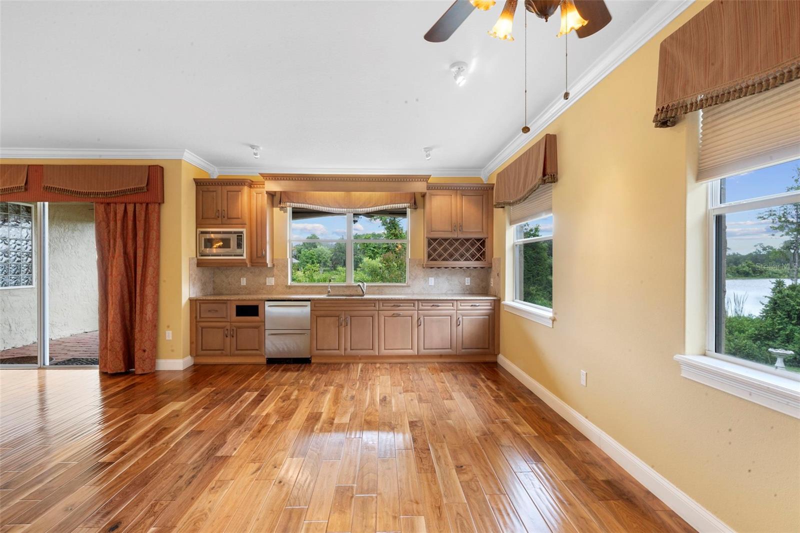 Image 10 of 69 For 762 Onyx Parkway