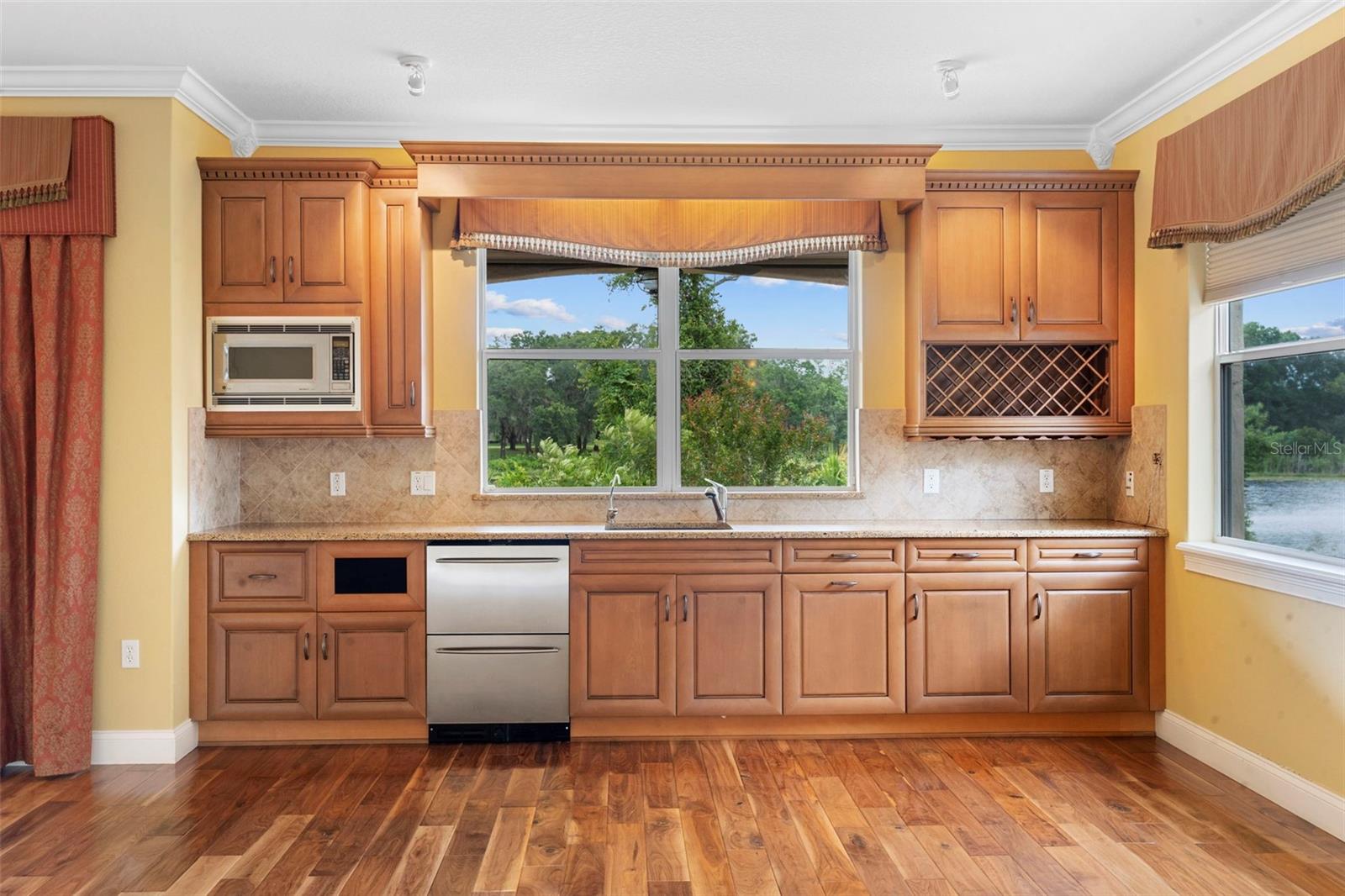 Image 13 of 69 For 762 Onyx Parkway