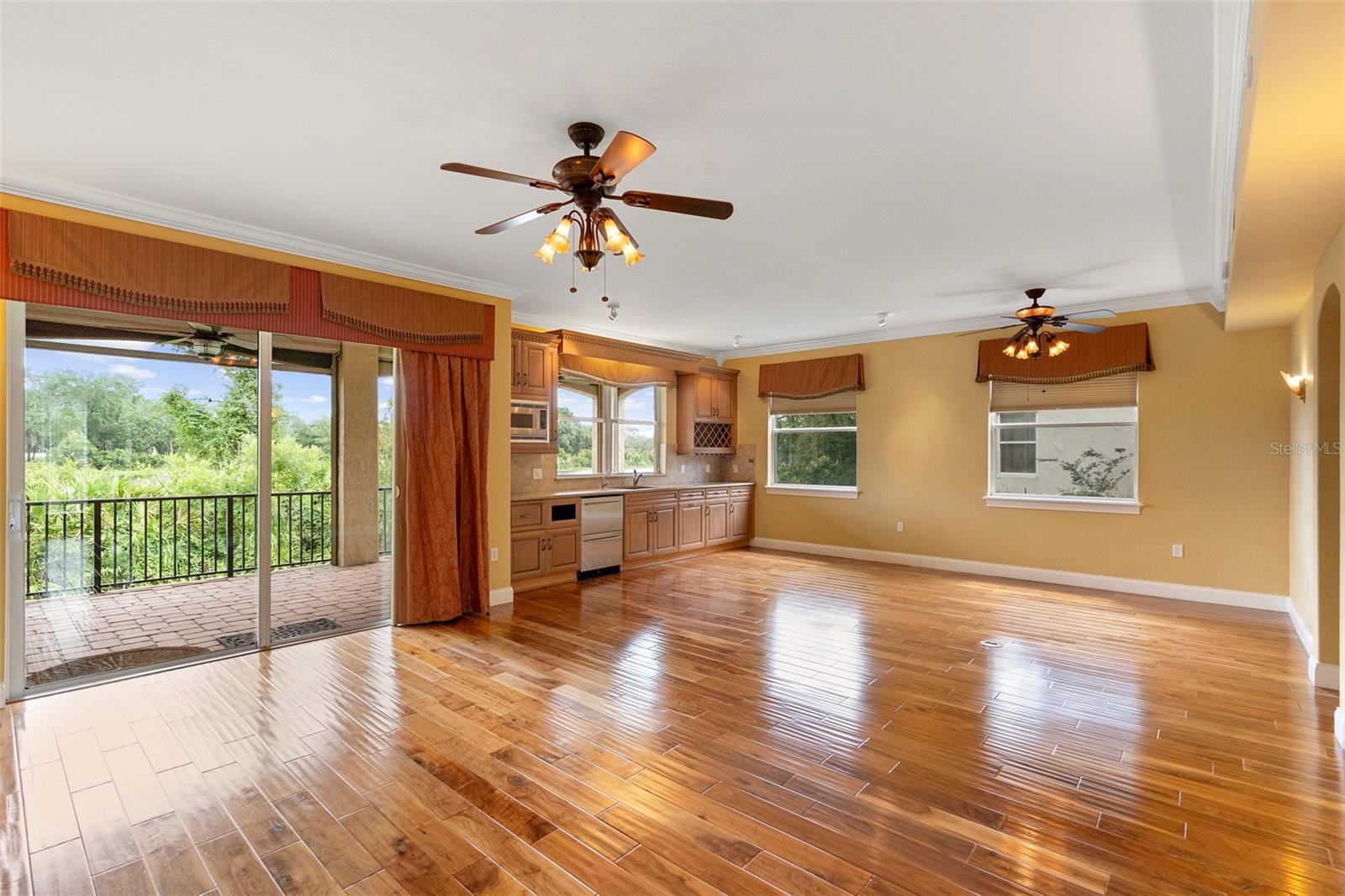Image 14 of 69 For 762 Onyx Parkway