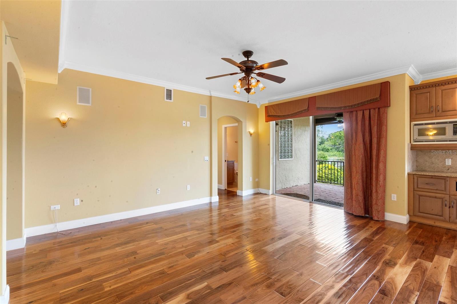 Image 15 of 69 For 762 Onyx Parkway