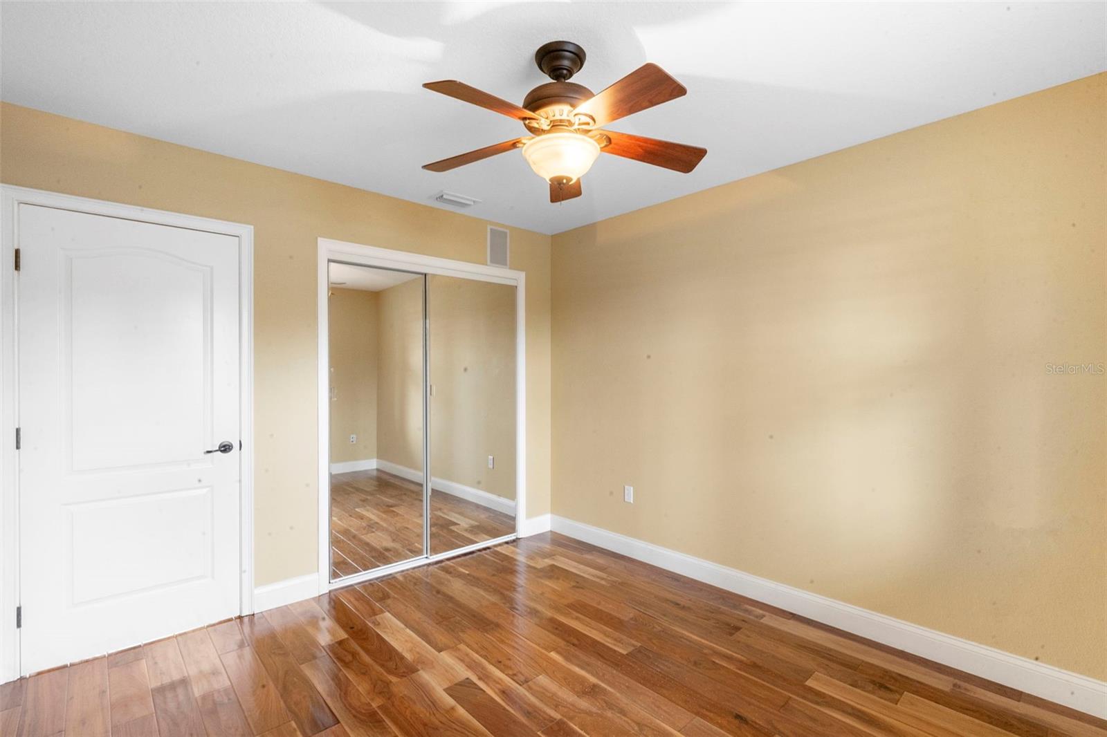 Image 17 of 69 For 762 Onyx Parkway