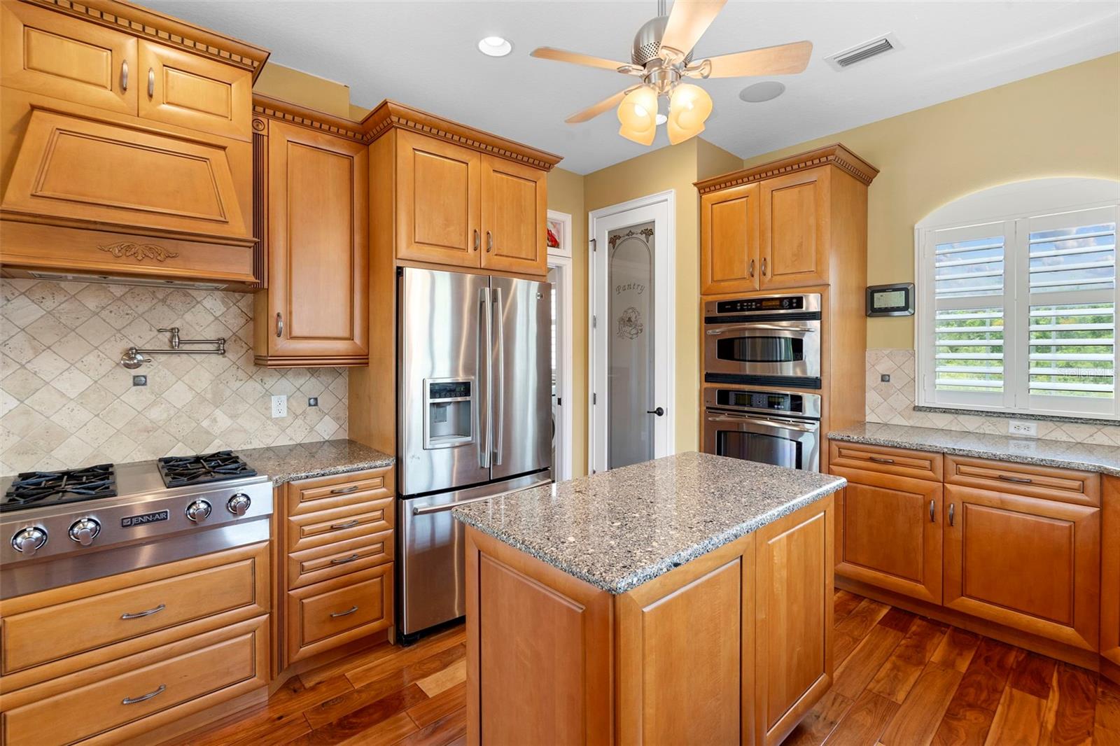 Image 30 of 69 For 762 Onyx Parkway