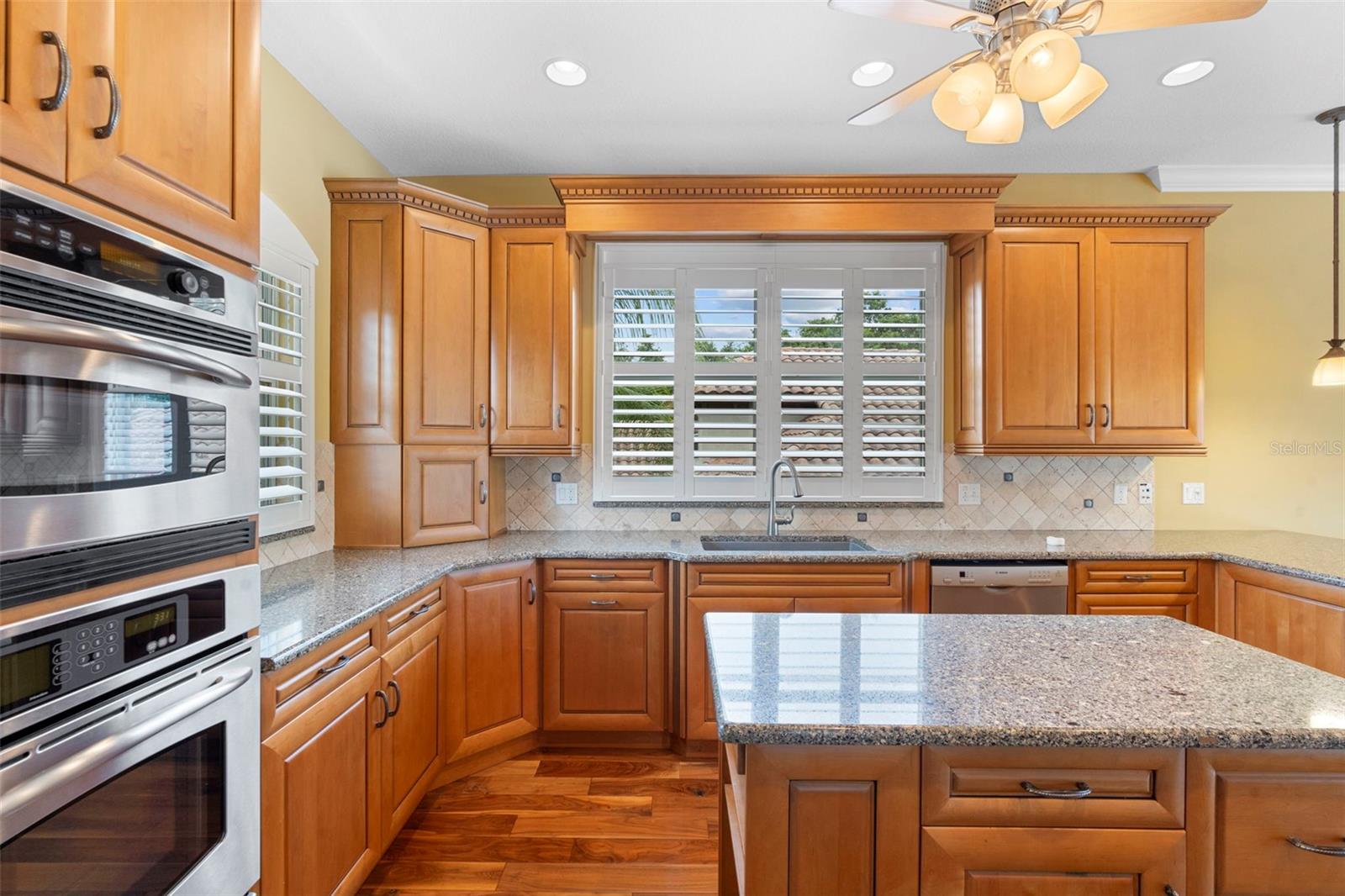 Image 32 of 69 For 762 Onyx Parkway