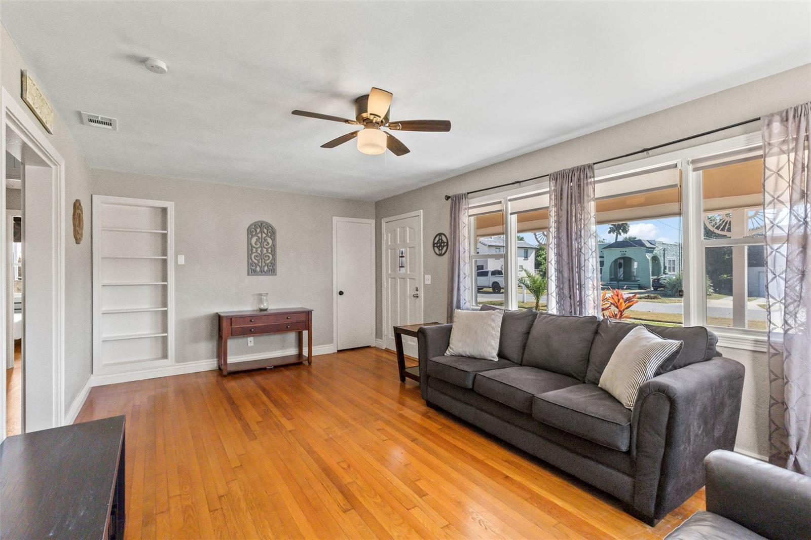 Image 6 of 49 For 505 Wisteria Road