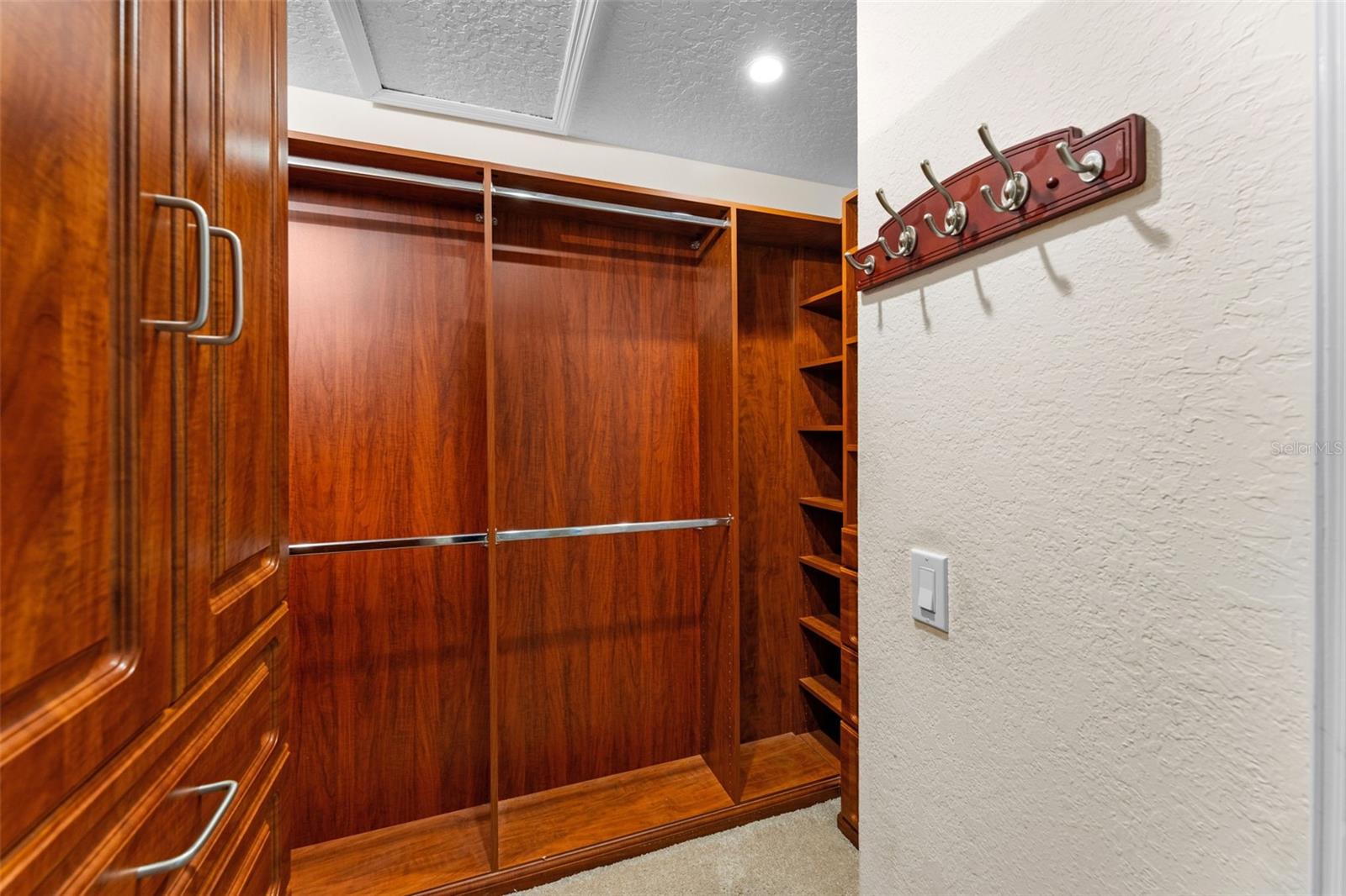 Image 33 of 59 For 3 Pine Meadow Court