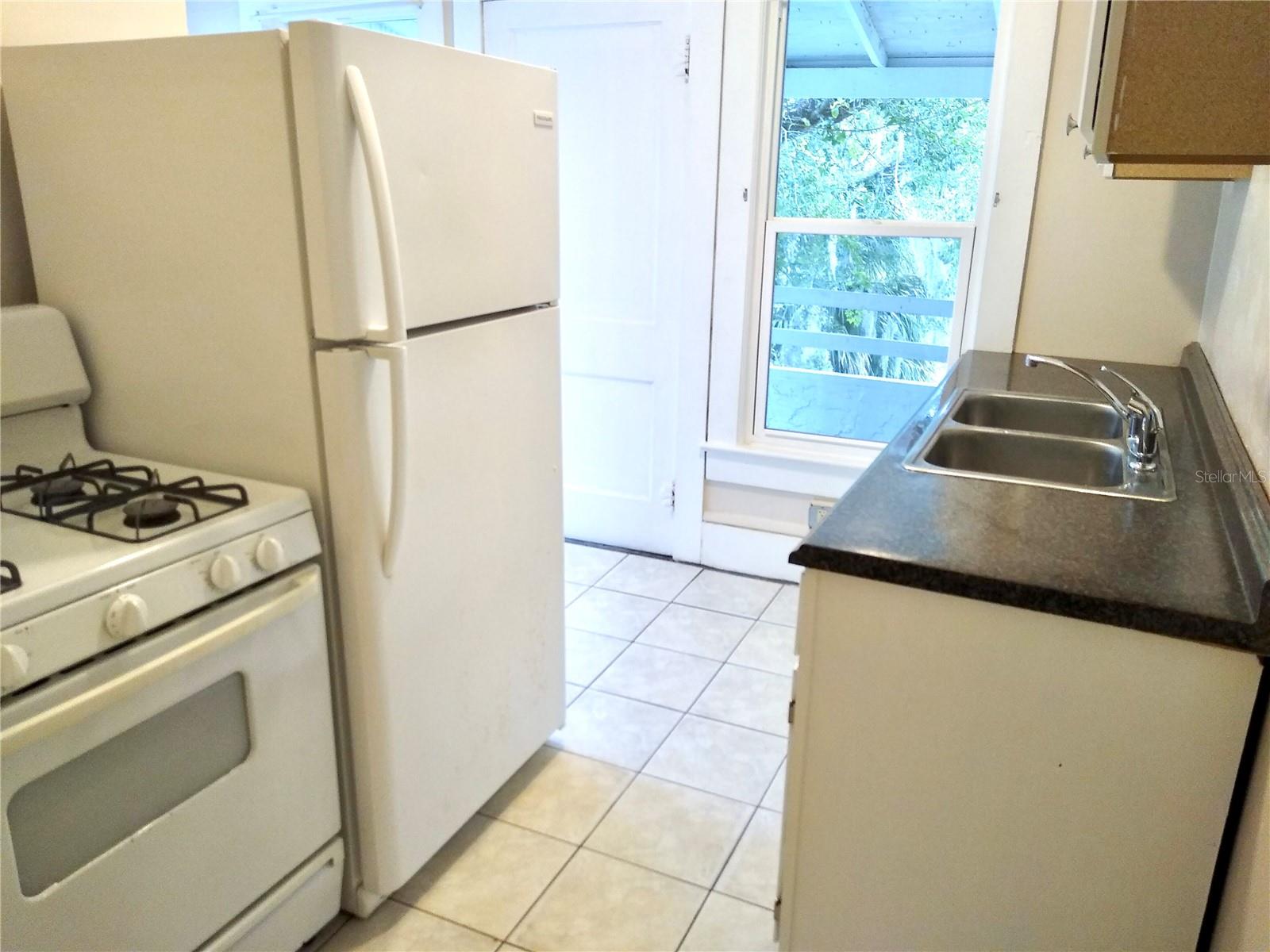 Image 3 of 19 For 635 Tanglewood Street