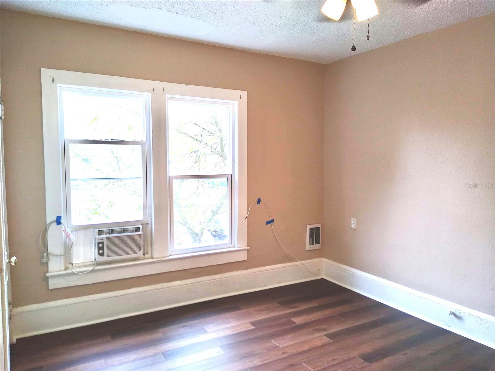 Image 6 of 19 For 635 Tanglewood Street