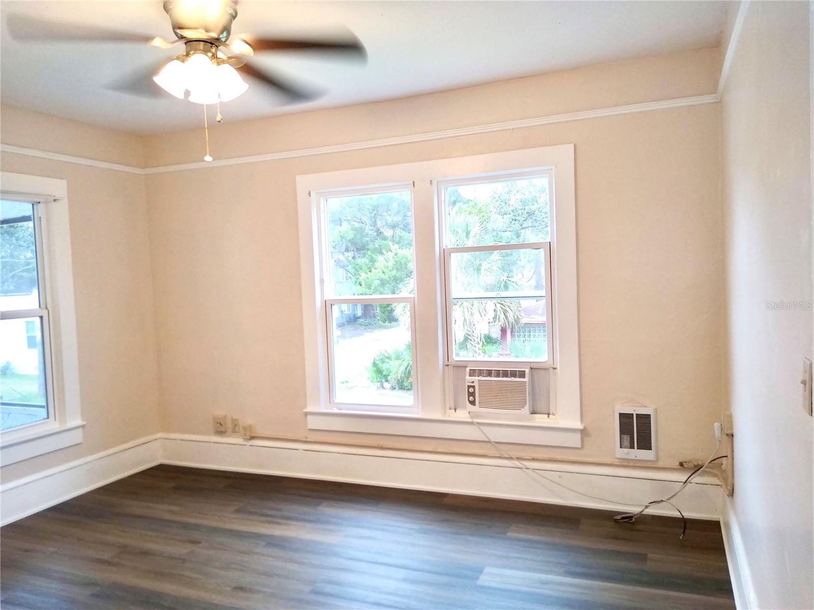 Image 7 of 19 For 635 Tanglewood Street