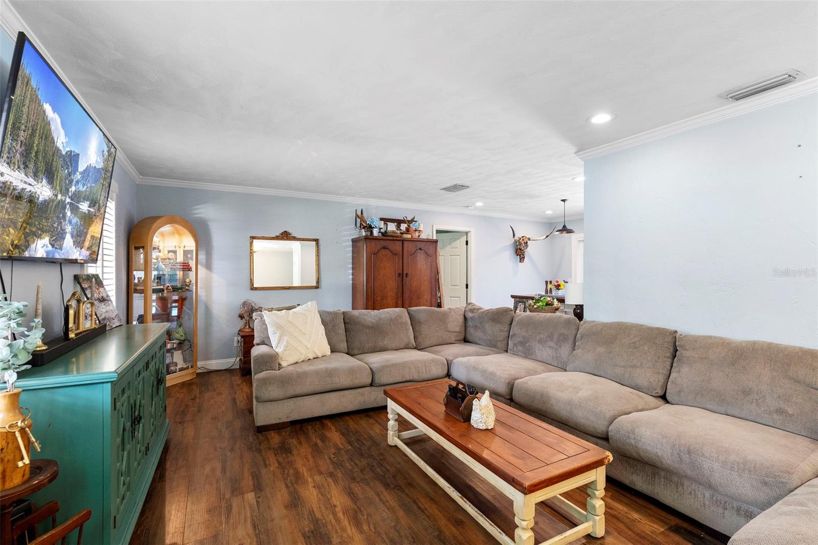 Image 5 of 48 For 552 Hamlet Drive