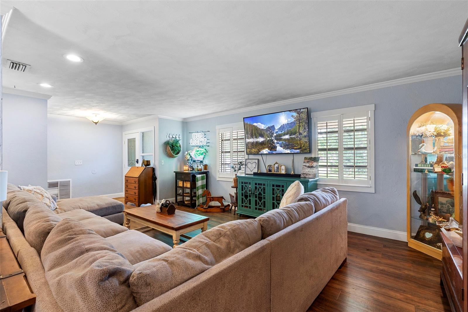 Image 6 of 48 For 552 Hamlet Drive