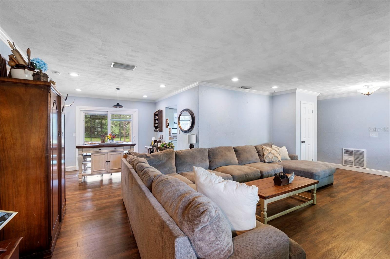 Image 8 of 48 For 552 Hamlet Drive