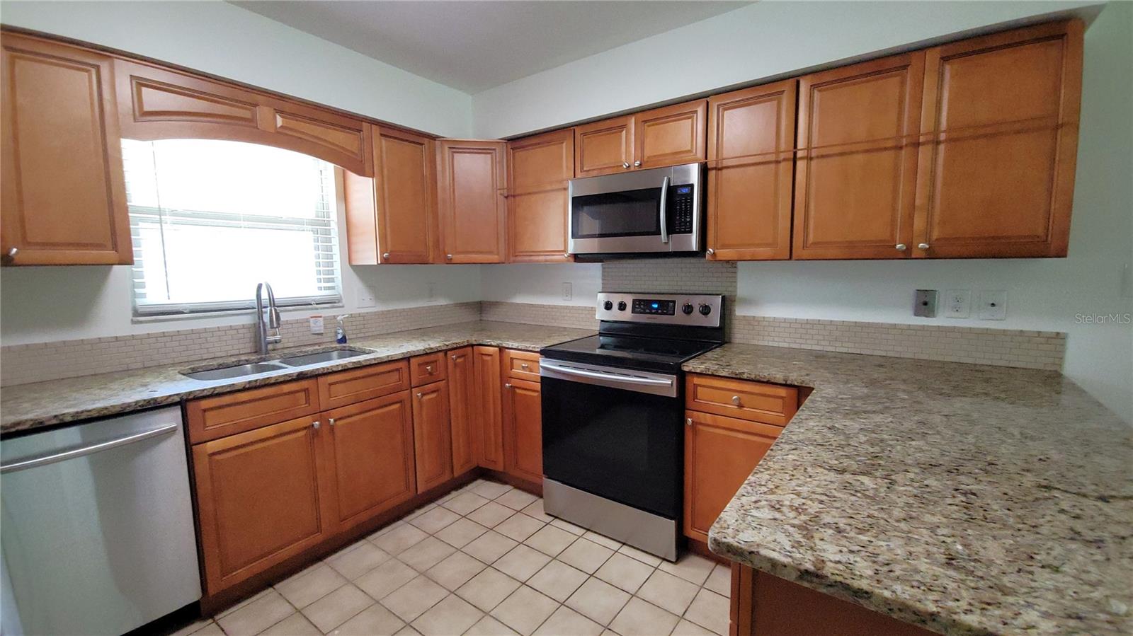 Image 4 of 21 For 1513 S Elsasser St