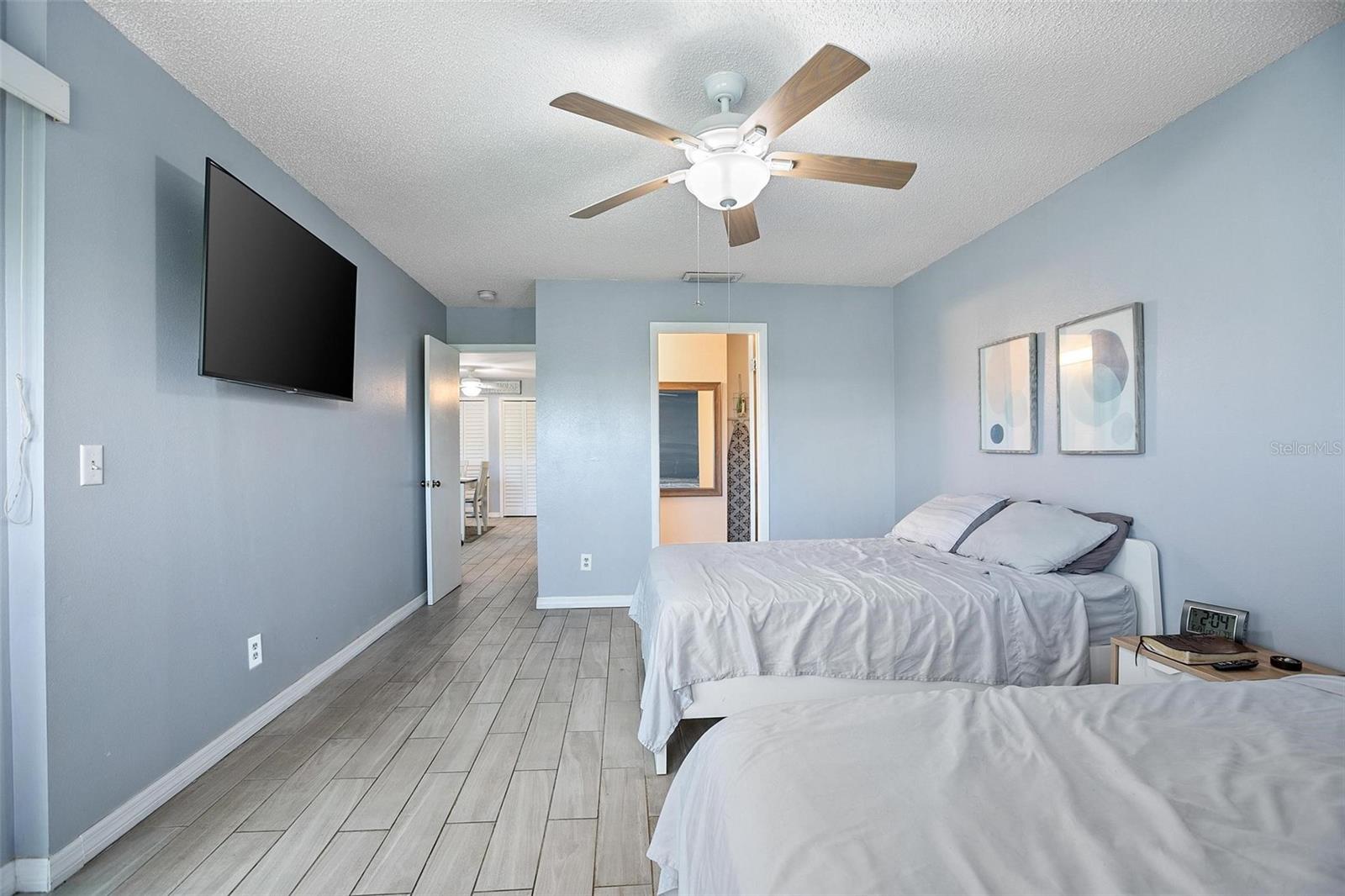 Image 12 of 31 For 4403 Sea Mist Drive 211