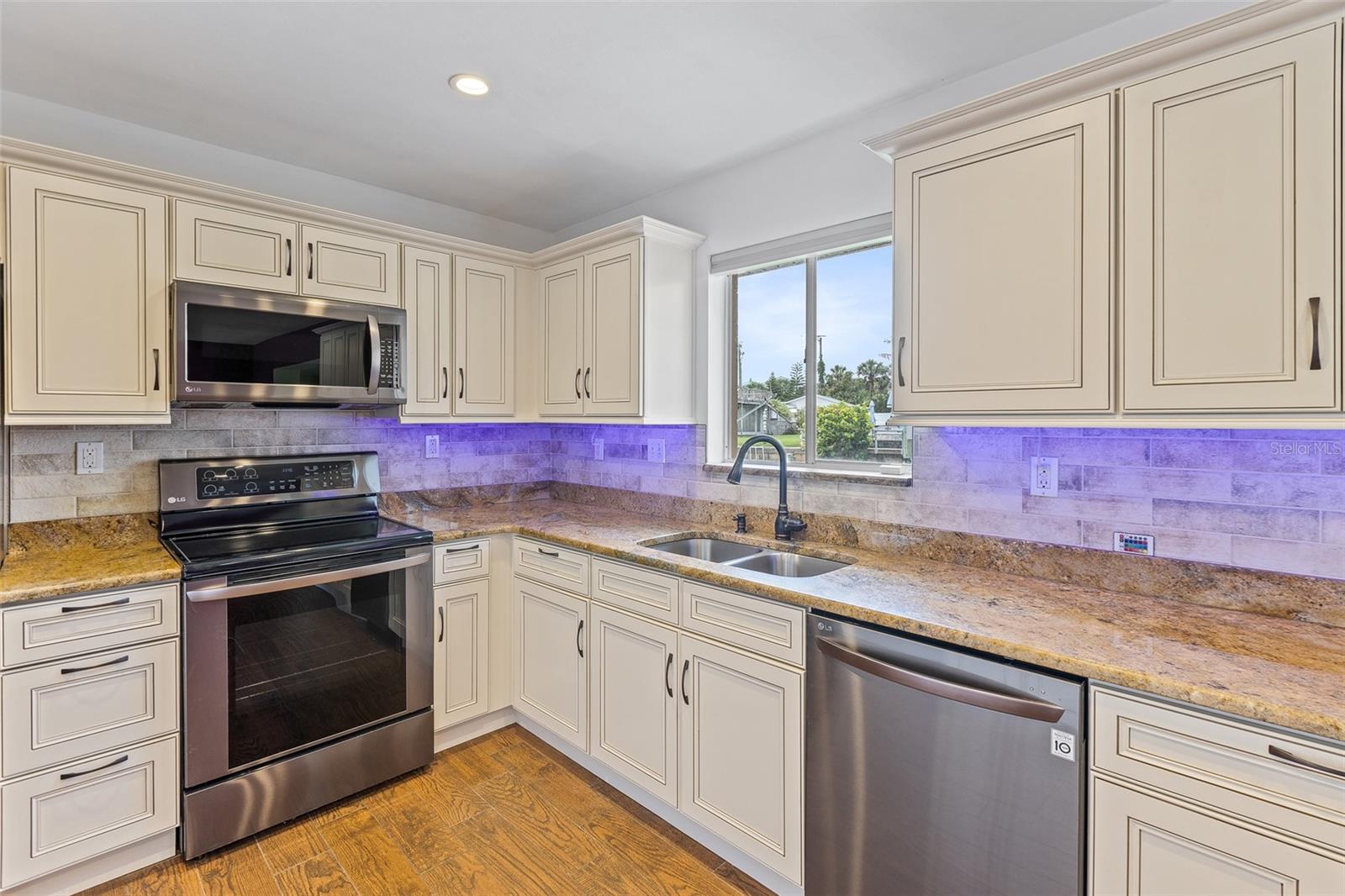 Image 12 of 36 For 10 Venetian Cir