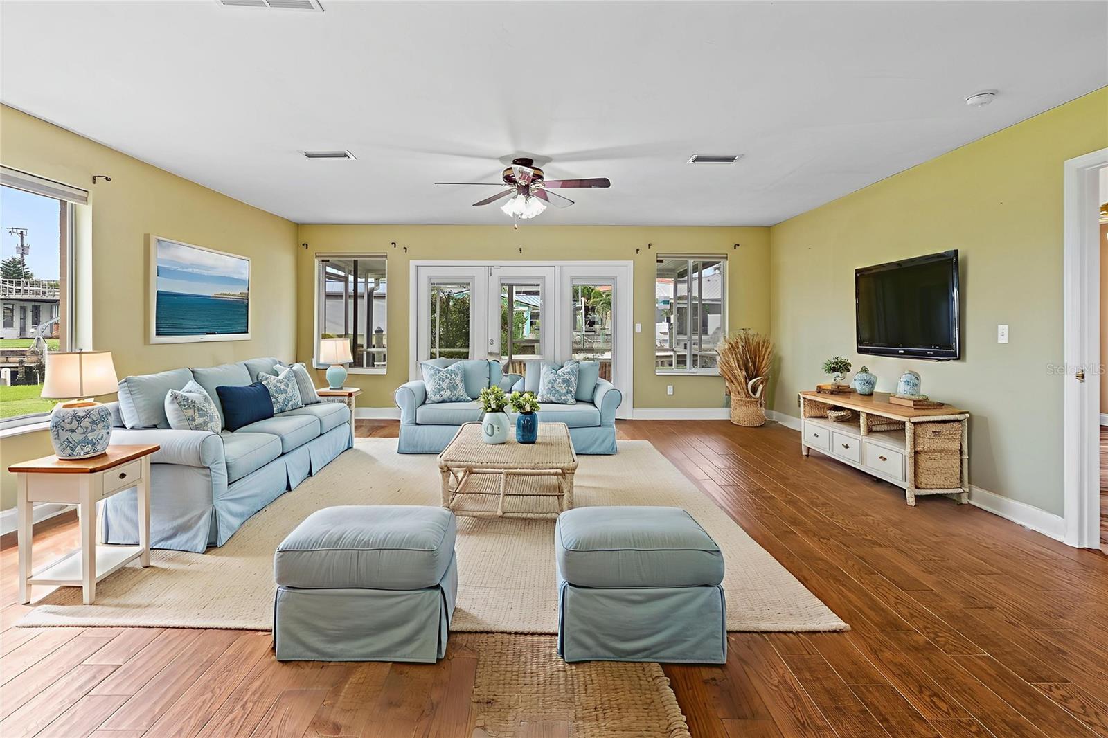 Image 13 of 36 For 10 Venetian Cir