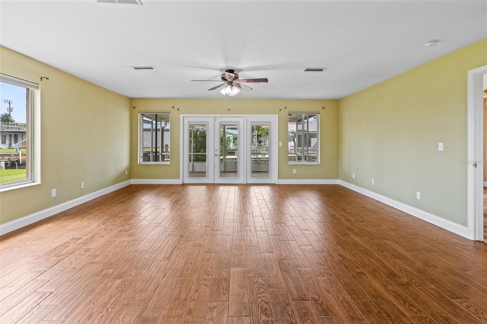 Image 14 of 36 For 10 Venetian Cir