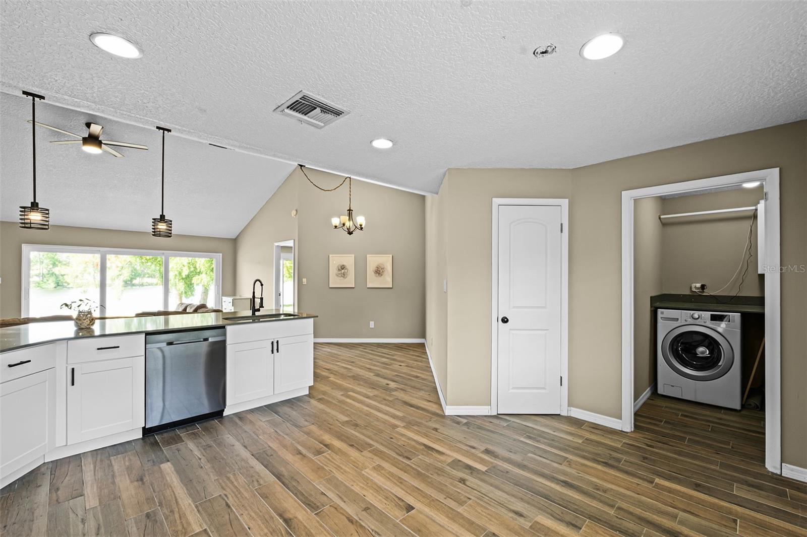Image 11 of 29 For 485 Lakeshore Drive
