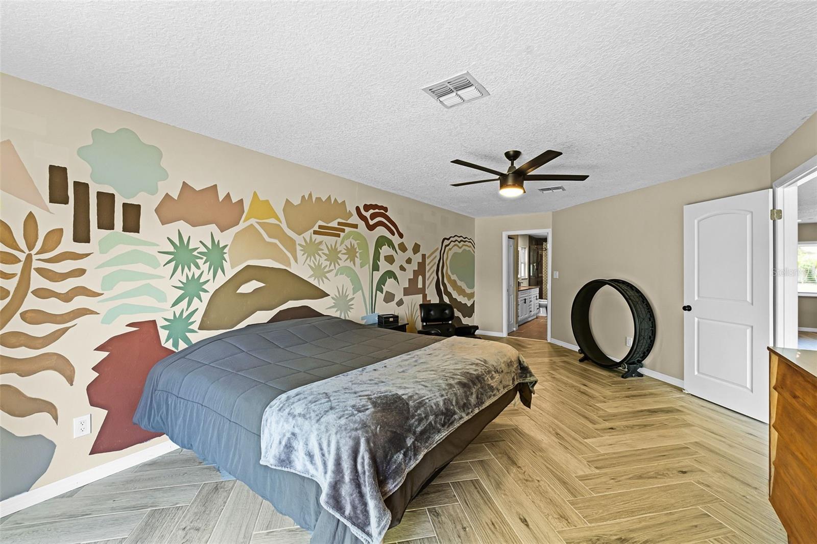 Image 15 of 29 For 485 Lakeshore Drive