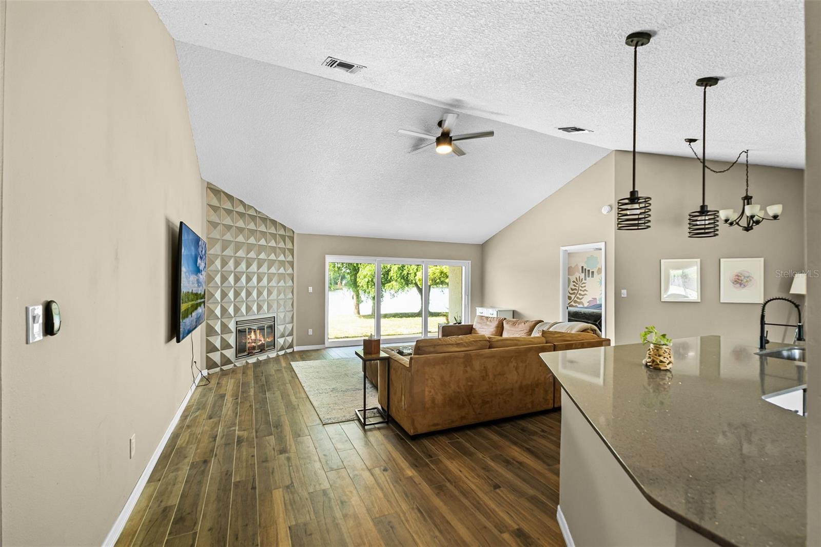 Image 6 of 29 For 485 Lakeshore Drive