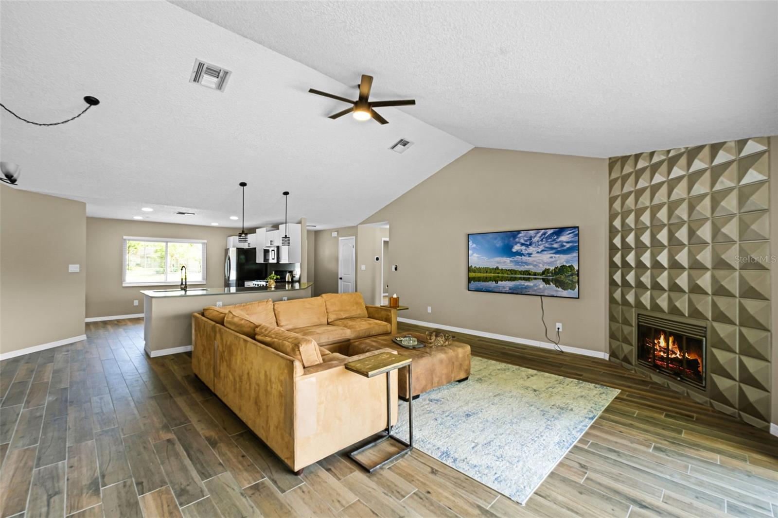 Image 7 of 29 For 485 Lakeshore Drive