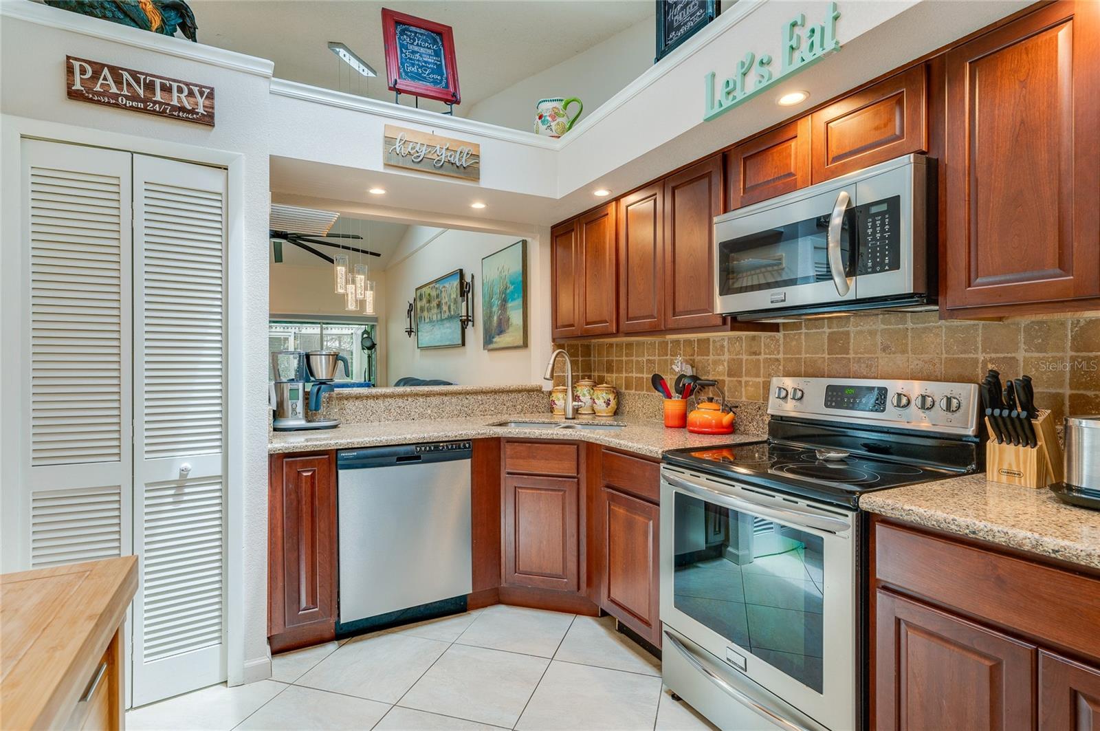 Image 12 of 40 For 955 Grayling Court B